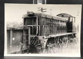 2 Diff Columbia Iron Works &amp; Metals Railroad #1 SW8 Electromotive  Train Photos - £14.81 GBP