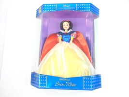 Disney&#39;s Classic Doll Collection Snow White - £59.35 GBP