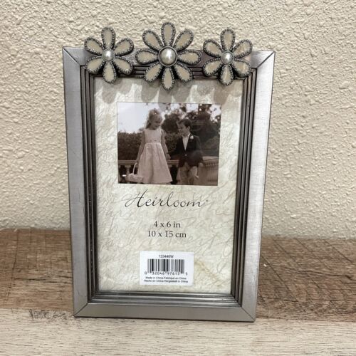 BURNES OF BOSTON Silver Tone 3 Enameled Daisy W/ Pearl 4”x6” Picture Frame - $12.86