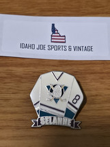 Vintage Anaheim Ducks NHL Home Jersey Pin Teemu Selanne #8 - $12.95