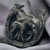 Horshoe pin - $190.36 MXN