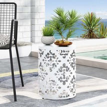Large Outdoor Metal End Table - $1,640.13 MXN