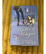 A Matter of Pedigree (A Carole &amp; Poopsie Mystery Book 1) Leslie Meier Ha... - $361.21 MXN