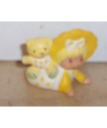 1981 Kenner Miniature PVC figure Strawberry Shortcake Butter Cookie Craw... - $278.32 MXN