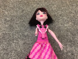 Monster High Ghoul-to-Bat Transformation Draculaura Doll Broken arm - £7.90 GBP