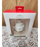 HALLMARK CHRISTMAS ORNAMENT 2022 WEDDING CAKE NEW IN BOX - $29.20 CAD