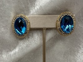 Faux Blue Aquamarine  &amp; Clear Rhinestones Gold Tone Clip On Earrings - $130.60 MXN