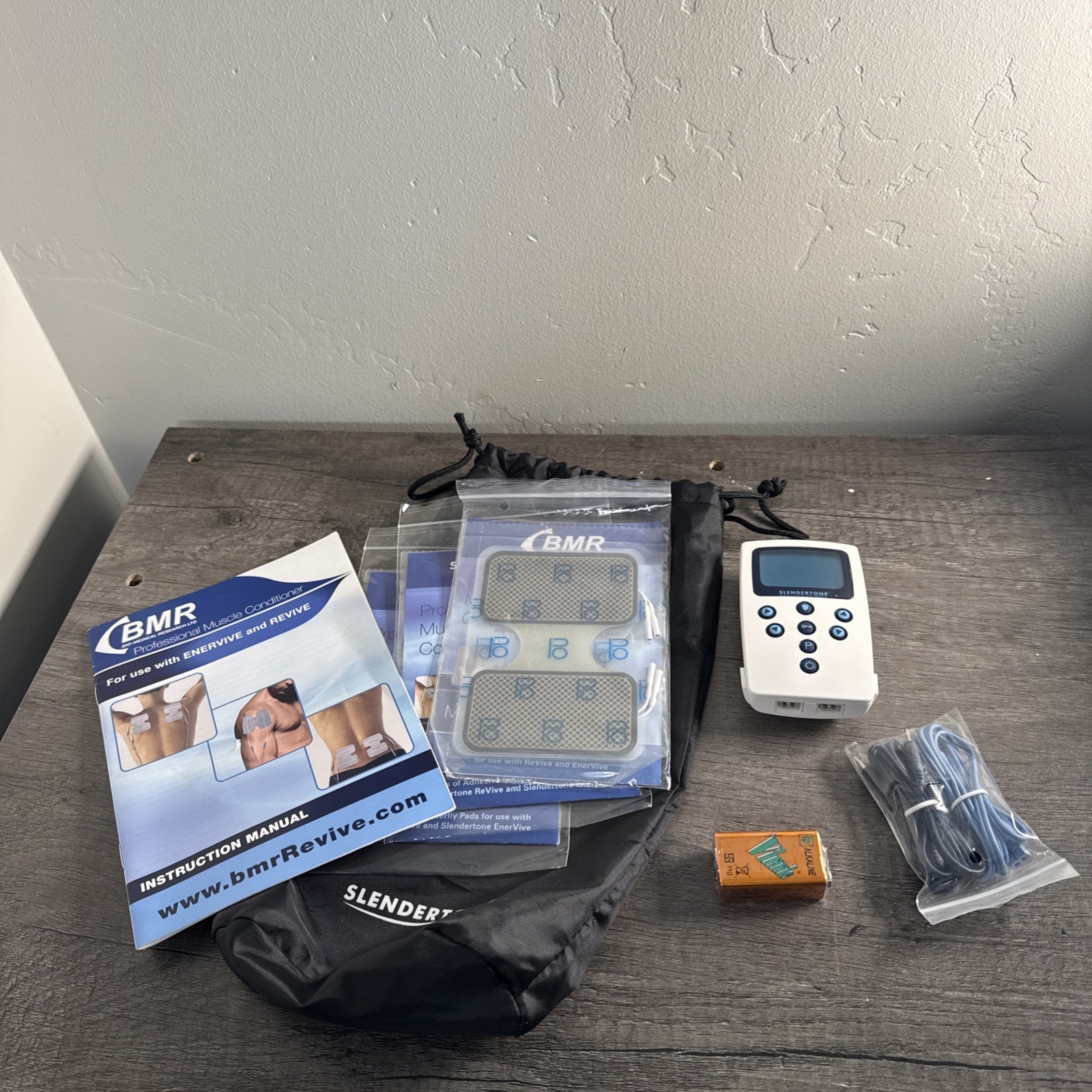 Slendertone Muscle Stimulator Remote Control Pads Battery Cords Type 561 - $49.87
