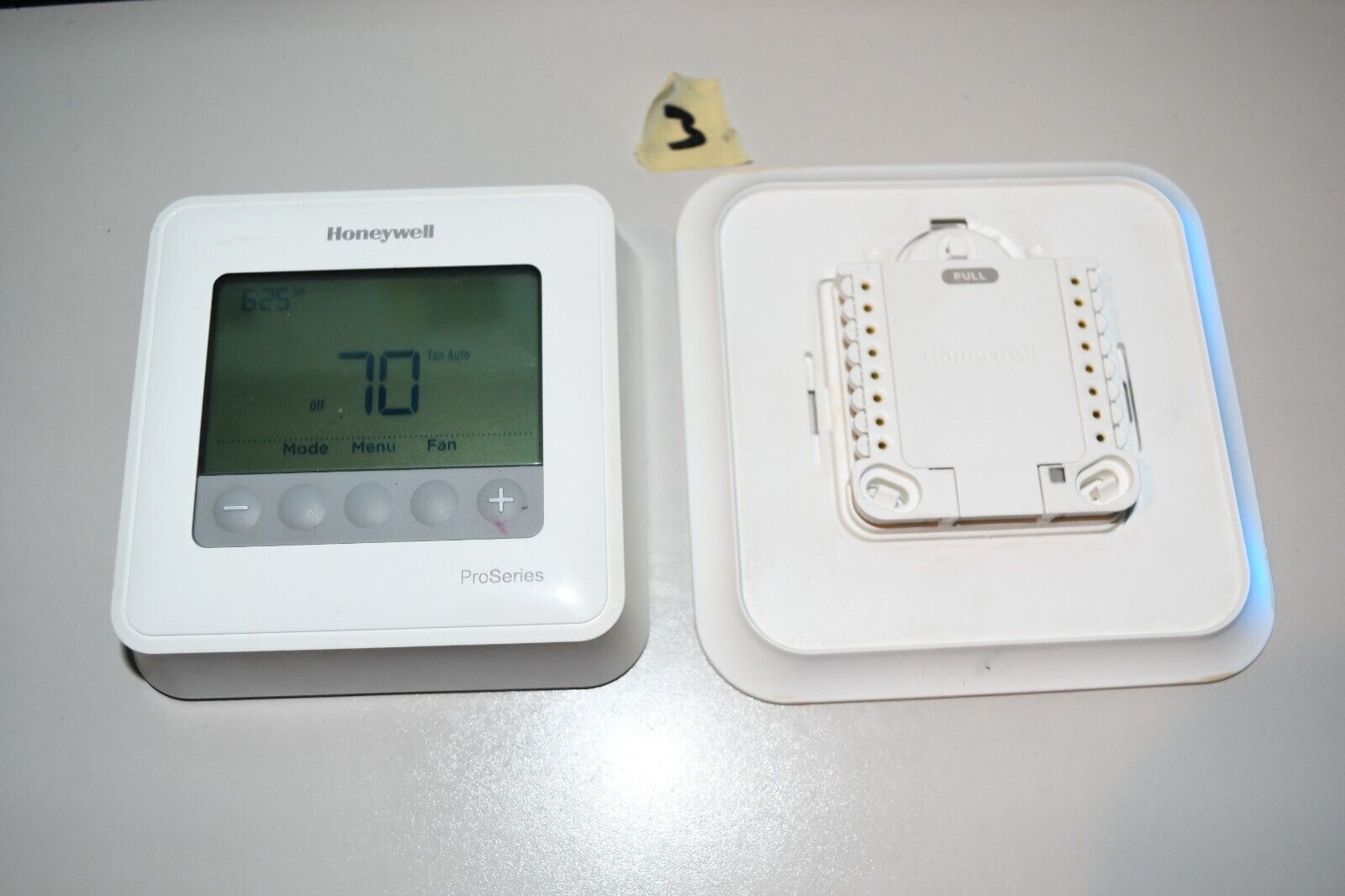Honeywell TH4110U2005 T4 Pro Programmable Thermostat 3 1a