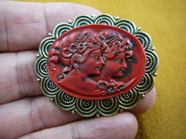 (cred-47) Woman Twin sisters friends RED oval lady CAMEO brass Pin Pendant - £23.51 GBP