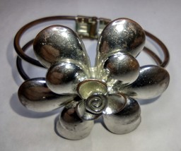 Vintage Silver Plated Copper Spring Bracelet Flower 2.5in Diameter - £13.51 GBP