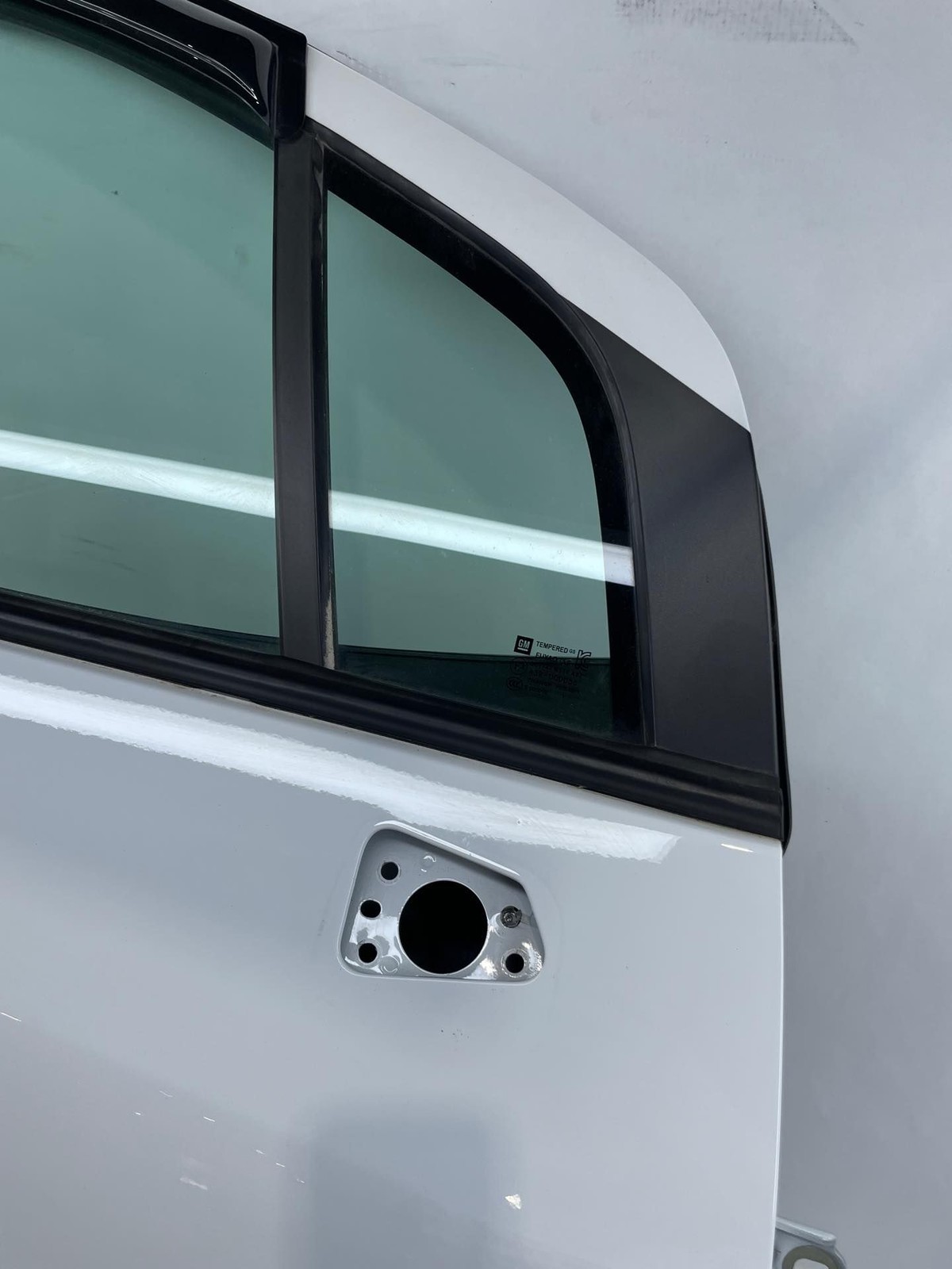 2013-2022 Chevy Trax LS RH Passenger Front Door Assembly W/ Glass & Panel White Item image 6