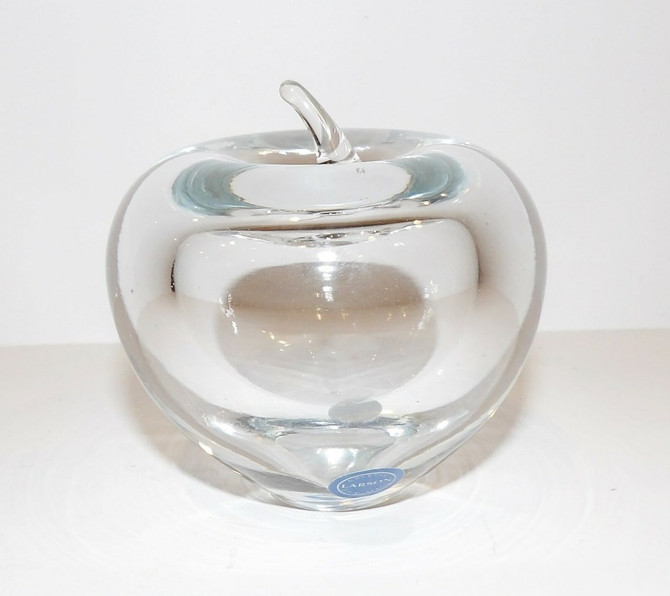 STUNNING LARSON CRYSTAL ART GLASS 3&quot; APPLE PAPERWEIGHT/SCULPTURE - $26.72