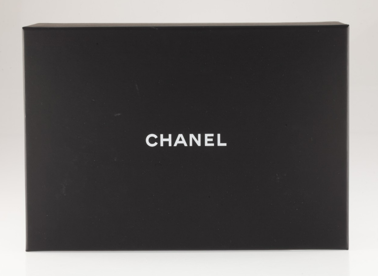 Authenticity Guarantee
Chanel Quilted Lambskin Top Handle Flap Coin Purse wi... Item image 9