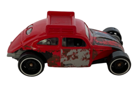 Hot Wheels Custom Volkswagen Beetle Red and Gray Roof Rack Toy Car Dieca... - $2.99