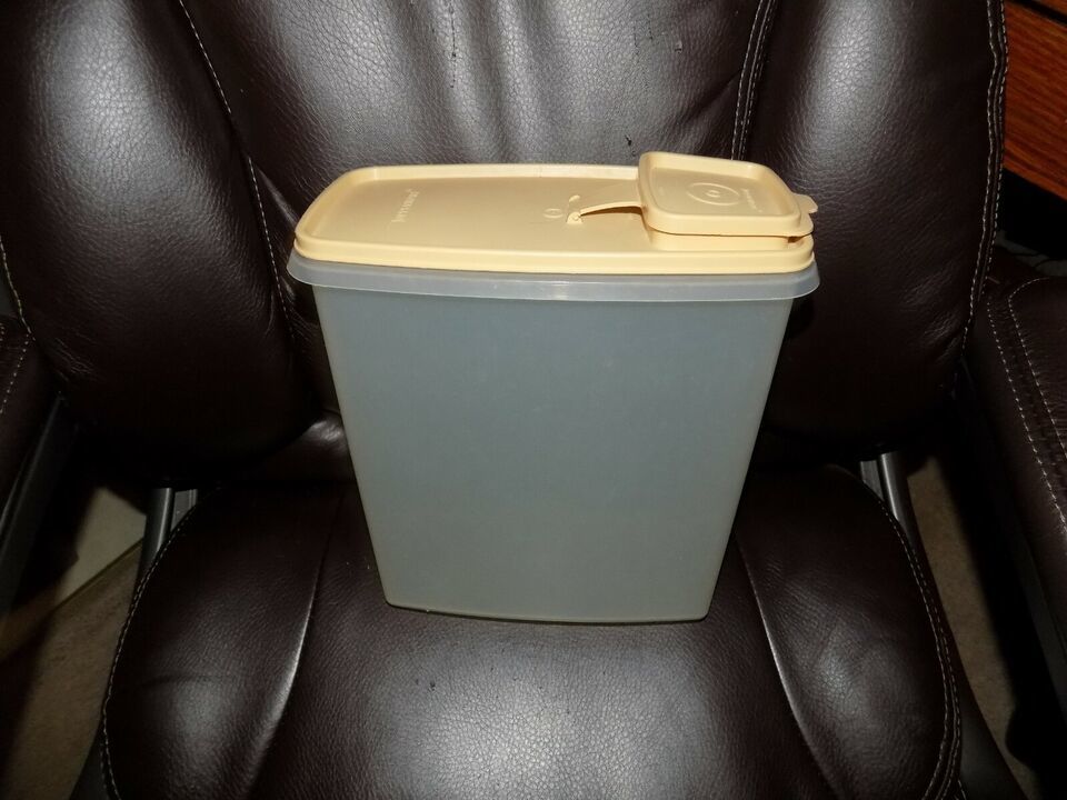 Vintage Tupperware Cereal &amp; Dry Food Keeper #1588-4, #1589-6 Sheer EUC - $30.03