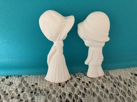 P1 - 2 Old Fashion Kids Magnets Ceramic Bisque Ready to Paint, Your Paint* - €1,74 EUR