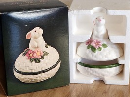 Vintage Avon 1982 Bunny Luv Hand Painted Ceramic Trinket Box Easter Rabbit Box - $15.29