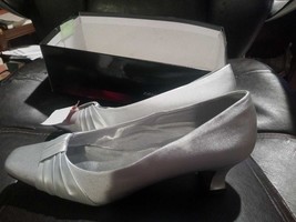 Women&#39;s wedding shoes Size 9 brand new - $13.99