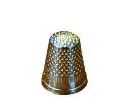 Monopoly Deluxe Edition Game Replacement Gold Toned THIMBLE Pawn Token 1995 - £2.26 GBP