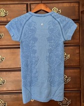 Lululemon Swiftly Tech Short Sleeve Lace Heathered Beaming Blue 4 floral SS - $34.62