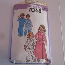Child&#39;s unisex Pj&#39;s and Robe Simplicity Pattern 7068, size 5 - £4.12 GBP