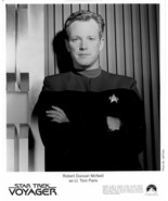 1997s STAR TREK VOYAGER Robert Duncan McNeill original b/w 8x10 uniform ... - $190.20 MXN