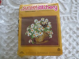 1977 Sunset Stitchery DAISIES IN A BASKET Crewel KIT #2282 by Charlene G... - $25.00