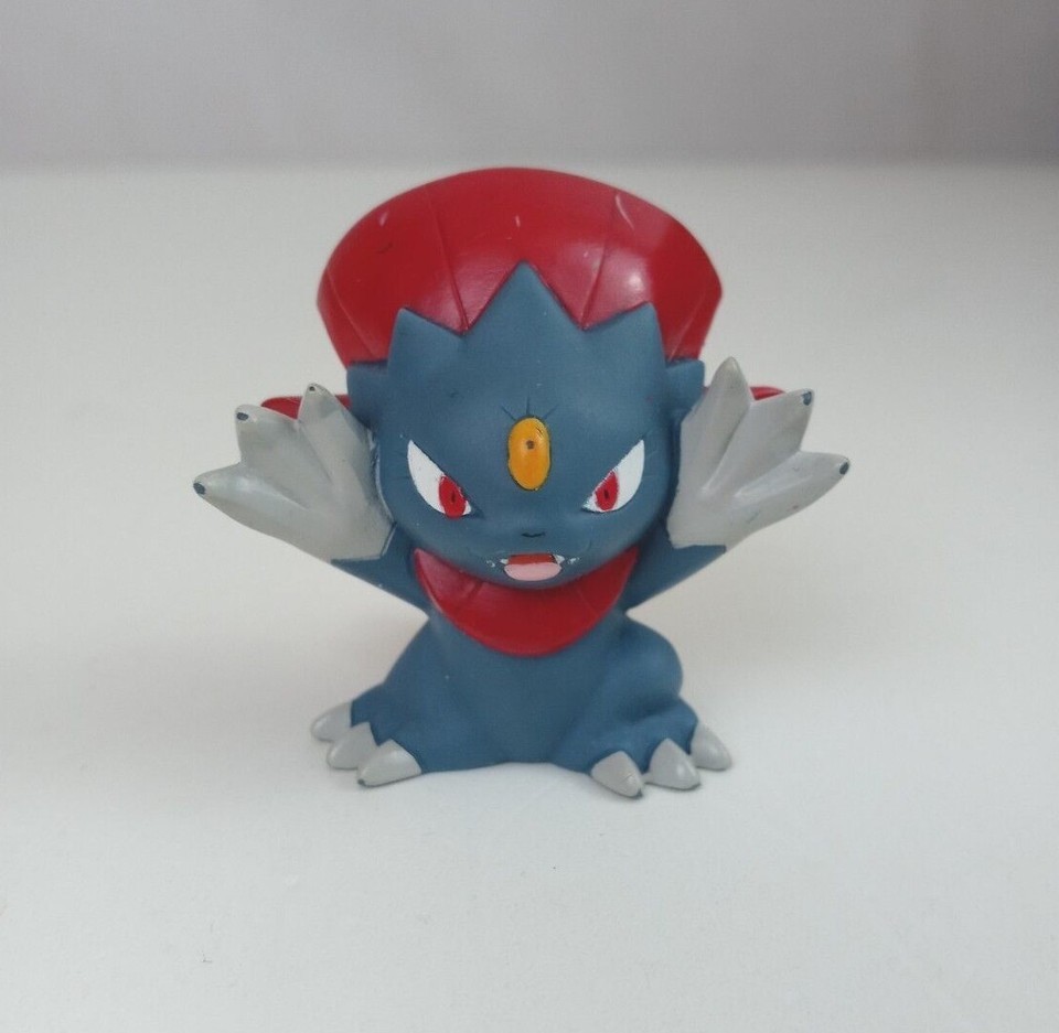 2005 Bandai Nintendo Pokemon Roaring Weavile 1.75&quot; Finger Puppet - $14.84