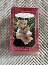 1997 Hallmark Keepsake Christmas Ornament Grandma Bear Hugging Little Bear - $3.99