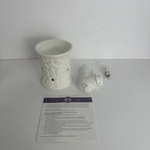 Scentsy &quot;Fizz&quot; Plug In Mini Electric Wax Warmer/Night Light White  - £17.30 GBP