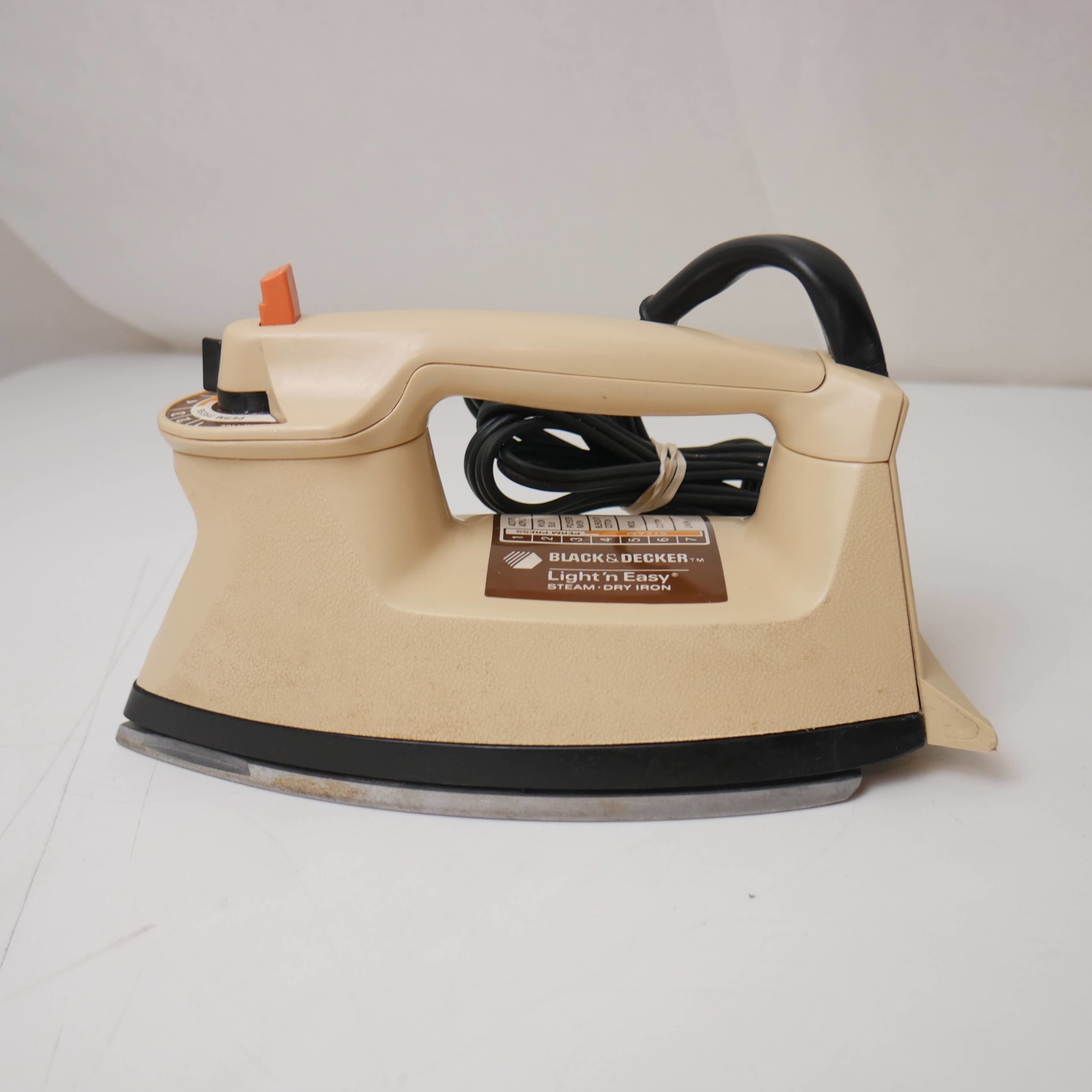 Black & Decker Light 'n Easy Steam Dry Iron X2F363BED Irons