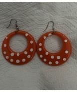 Vintage Pierced Dangle 2”’ Earrings Orange White Polka Dots Hoops Plasti... - $316.14 MXN