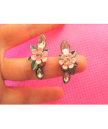 Pink flower glass ear climbers - €11,25 EUR