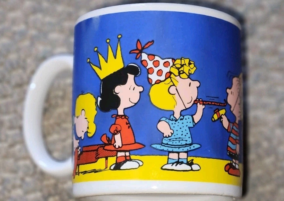 Charlie Brown Peanuts Gang Happy Birthday Its Your Day Applause Coffee Mug - $9.98