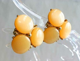 Elegant Peach Moonstone Lucite Gold--tone Clip Earrings 1960s vintage 1 ... - £10.23 GBP