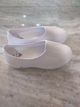 Anywear Size 8 White Nursing Shoes-Brand New-SHIPS N 24 HOURS - £46.50 GBP