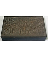 VINTAGE DAHER CO. INC PLASTIC BOX WITH METAL ELIZABETHIAN SCENE LID - $409.99 MXN