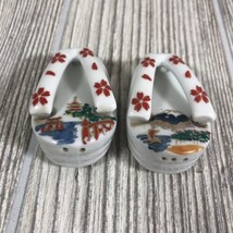 Japanese Geisha Sandals Salt Pepper Shaker Set Landscape Scenes Vintage - £12.39 GBP