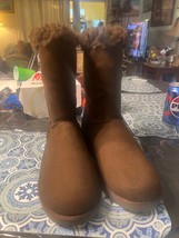Women&#39;s Brown Suede Boot Size 8  sos winter boots - $34.65
