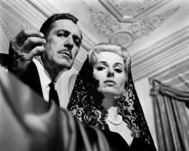  Vincent Price and Martha Hyer in La casa de las mil munecas House of 10... - £54.92 GBP