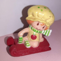 Vintage Strawberry Shortcake Miniature Strawberryland - Apple Dumplin On A Sled - £5.45 GBP