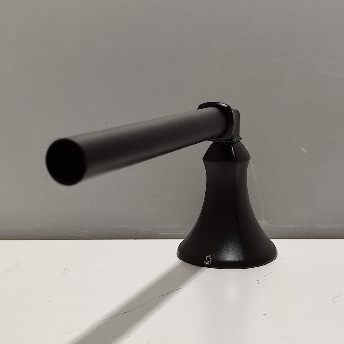 Delta Ashlyn Wall Mounted Pivoting Toilet Paper Holder Matte Black