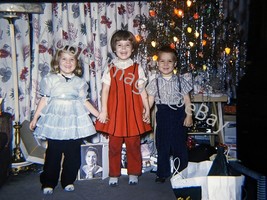 1959 Christmas Tree Memories Sisters Brothers Chicago Kodachrome 35mm Slide - £4.28 GBP