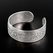 Victorian Style Silver Floral Engraved Cuff Bracelet - £14.79 GBP