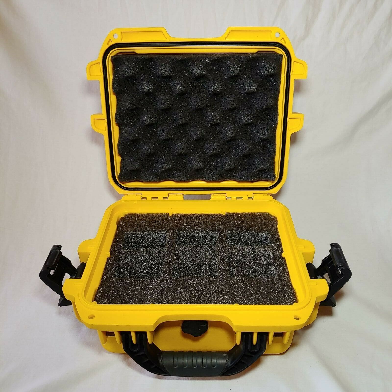 Invicta IG0097-SM1S-Y 3 Slot Yellow Plastic Watch Box Case - $95.00
