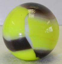 #17914m Vintage Marble King Bumblebee Shooter Marble .97 Inches NM - £19.93 GBP