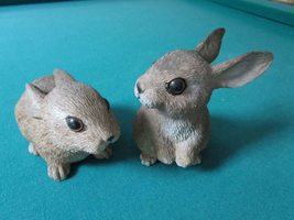 Pair of Ceramic Hares Sculpture, Glass Eyes, Gorgeous, Around 6&quot;[96] - £43.00 GBP