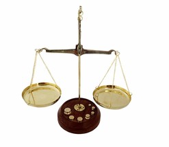 An item in the Antiques category: Traditional Brass Tarazu Weighing Machine Scale with Round Wooden Base 10gm