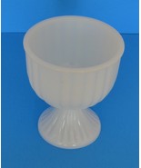 Collectible-Milk White Glass Footed Vase - €30,07 EUR